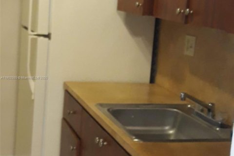 Condominio en alquiler en Miami, Florida, 2 dormitorios, 72.84 m2 № 1954387 - foto 6