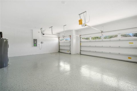 House in Weeki Wachee, Florida 4 bedrooms, 193.24 sq.m. № 2430370 - photo 13