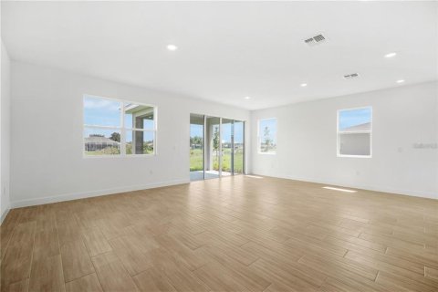 House in Weeki Wachee, Florida 4 bedrooms, 193.24 sq.m. № 2430370 - photo 22