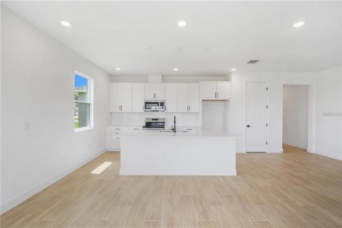 House in Weeki Wachee, Florida 4 bedrooms, 193.24 sq.m. № 2430370 - photo 16