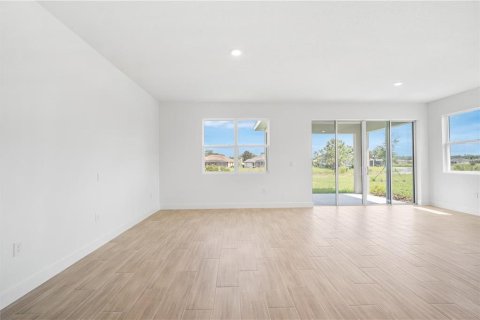 House in Weeki Wachee, Florida 4 bedrooms, 193.24 sq.m. № 2430370 - photo 19