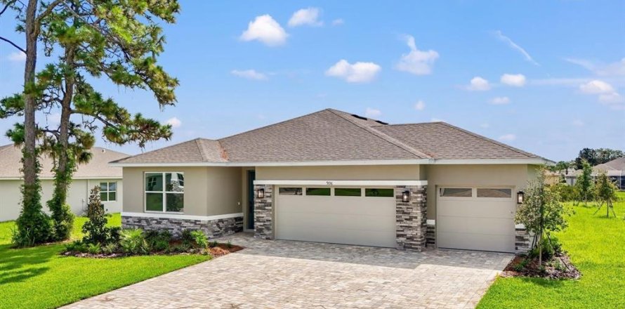 House in Weeki Wachee, Florida 4 bedrooms, 193.24 sq.m. № 2430370