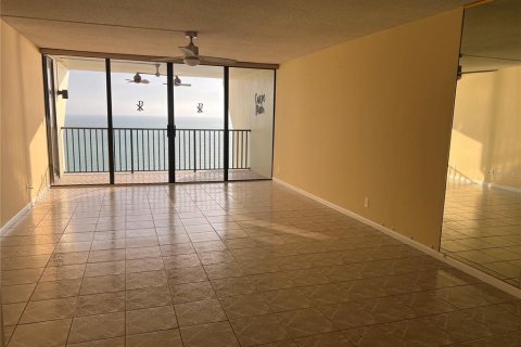 Condo in Saint Pete Beach, Florida, 2 bedrooms  № 1684816 - photo 11