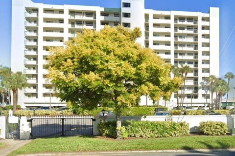 Condo in Saint Pete Beach, Florida, 2 bedrooms  № 1684816 - photo 1