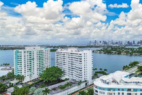 Купить кондоминиум в Майами-Бич, Флорида 50.54м2, № 2058598 - фото 4