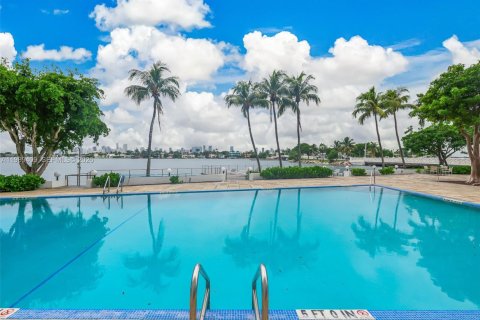 Купить кондоминиум в Майами-Бич, Флорида 50.54м2, № 2058598 - фото 7