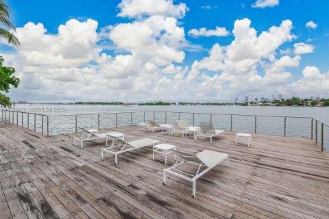 Купить кондоминиум в Майами-Бич, Флорида 50.54м2, № 2058598 - фото 10