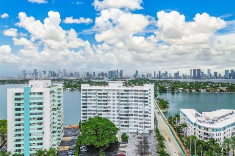 Купить кондоминиум в Майами-Бич, Флорида 50.54м2, № 2058598 - фото 2