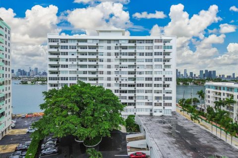 Купить кондоминиум в Майами-Бич, Флорида 50.54м2, № 2058598 - фото 3