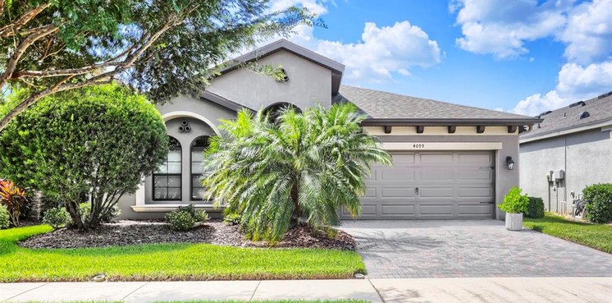 Villa ou maison à Land O' Lakes, Floride 3 chambres, 195.19 m2 № 2398755