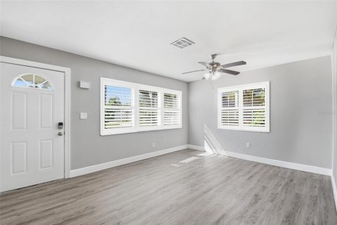 Villa ou maison à vendre à Saint Petersburg, Floride: 3 chambres, 158.21 m2 № 2388913 - photo 10