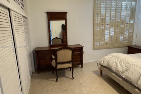 Condo in Miami Beach, Florida, 1 bedroom  № 2021118 - photo 22
