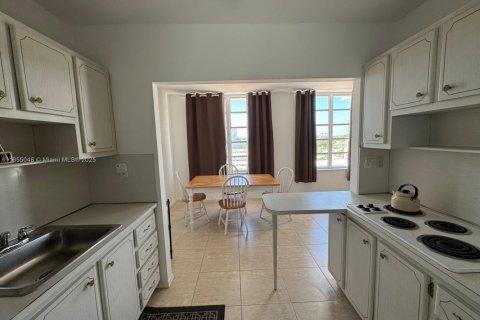 Condo in Miami Beach, Florida, 1 bedroom  № 2021118 - photo 6