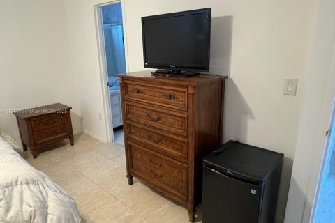 Condo in Miami Beach, Florida, 1 bedroom  № 2021118 - photo 15