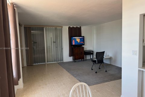 Condo in Miami Beach, Florida, 1 bedroom  № 2021118 - photo 14
