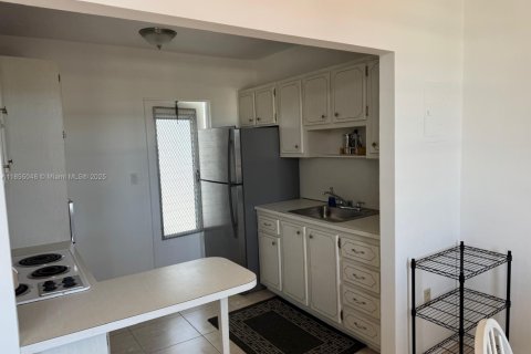 Condo in Miami Beach, Florida, 1 bedroom  № 2021118 - photo 10