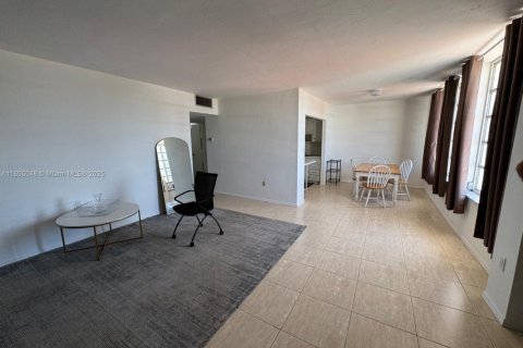 Condo in Miami Beach, Florida, 1 bedroom  № 2021118 - photo 7
