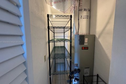 Condo in Miami Beach, Florida, 1 bedroom  № 2021118 - photo 27