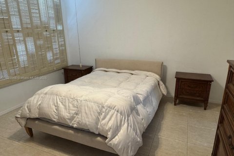 Condo in Miami Beach, Florida, 1 bedroom  № 2021118 - photo 21