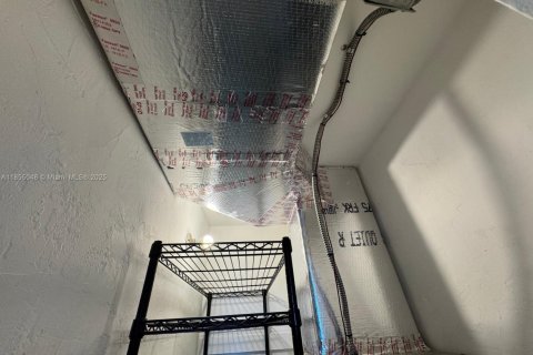 Condo in Miami Beach, Florida, 1 bedroom  № 2021118 - photo 29