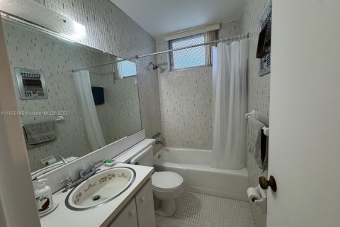 Condo in Miami Beach, Florida, 1 bedroom  № 2021118 - photo 24