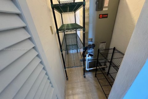 Condo in Miami Beach, Florida, 1 bedroom  № 2021118 - photo 28