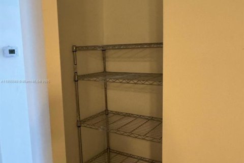 Condo in Miami Beach, Florida, 1 bedroom  № 2021118 - photo 16