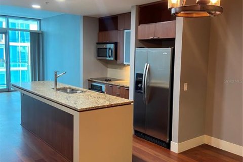 Condo in Tampa, Florida, 2 bedrooms  № 2379667 - photo 4
