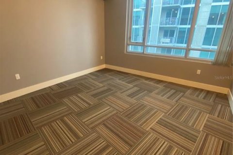 Condo in Tampa, Florida, 2 bedrooms  № 2379667 - photo 5