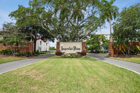 Condo in Fort Lauderdale, Florida, 2 bedrooms  № 1891912 - photo 12