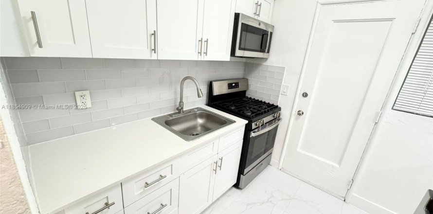 Villa ou maison à Miami Beach, Floride 2 chambres, 730.68 m2 № 1874141