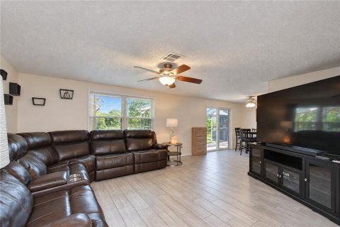 House in Tampa, Florida 3 bedrooms, 112.23 sq.m. № 2369385 - photo 29