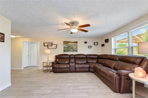House in Tampa, Florida 3 bedrooms, 112.23 sq.m. № 2369385 - photo 30