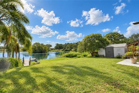 House in Tampa, Florida 3 bedrooms, 112.23 sq.m. № 2369385 - photo 12