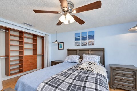House in Tampa, Florida 3 bedrooms, 112.23 sq.m. № 2369385 - photo 21