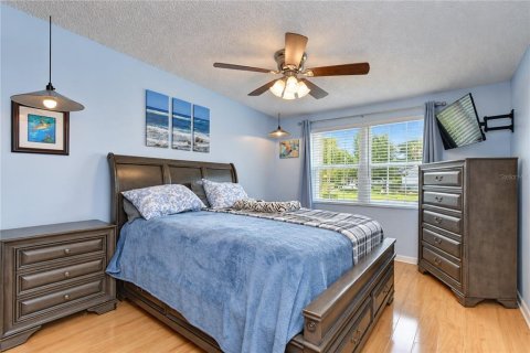 House in Tampa, Florida 3 bedrooms, 112.23 sq.m. № 2369385 - photo 20