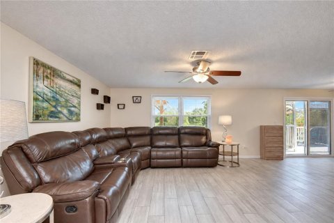 House in Tampa, Florida 3 bedrooms, 112.23 sq.m. № 2369385 - photo 28