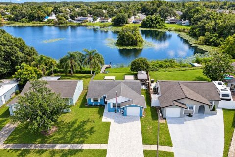 House in Tampa, Florida 3 bedrooms, 112.23 sq.m. № 2369385