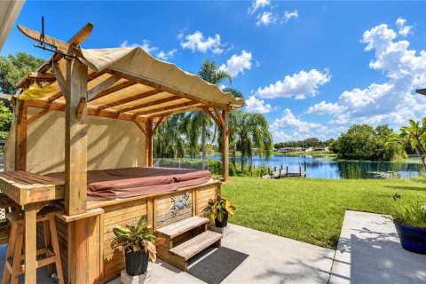 House in Tampa, Florida 3 bedrooms, 112.23 sq.m. № 2369385 - photo 10