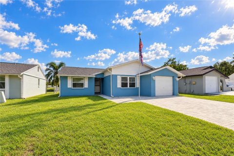 House in Tampa, Florida 3 bedrooms, 112.23 sq.m. № 2369385 - photo 3