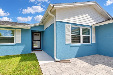 House in Tampa, Florida 3 bedrooms, 112.23 sq.m. № 2369385 - photo 5