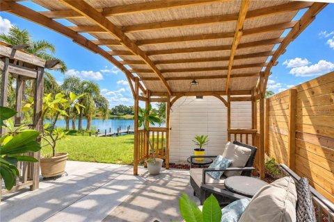 House in Tampa, Florida 3 bedrooms, 112.23 sq.m. № 2369385 - photo 8