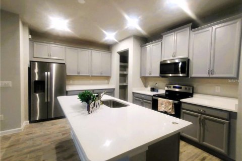 House in VOLANTI in Lutz, Florida 3 bedrooms, 175.4 sq.m. № 2198710 - photo 5