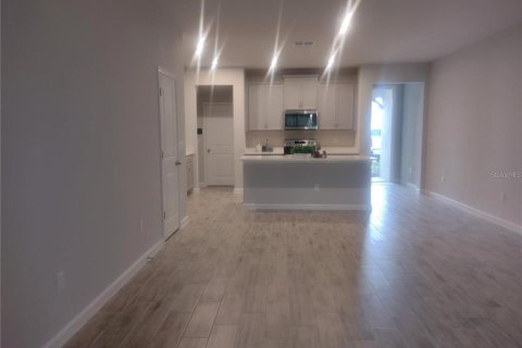 House in VOLANTI in Lutz, Florida 3 bedrooms, 175.4 sq.m. № 2198710 - photo 2