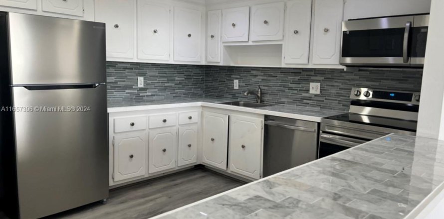 Кондоминиум с 2 спальнями в Норт-Майами, Флорида № 2055014