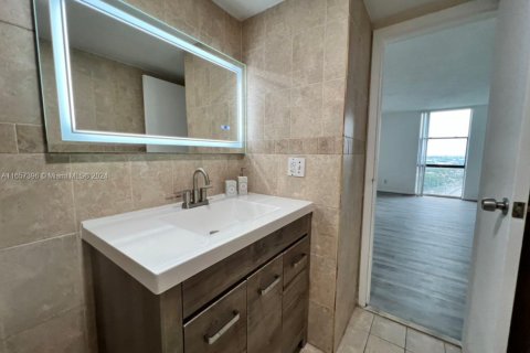 Купить кондоминиум в Норт-Майами, Флорида 2 спальни, 97.55м2, № 2055014 - фото 19