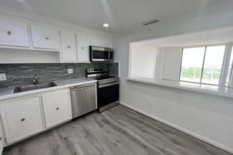 Купить кондоминиум в Норт-Майами, Флорида 2 спальни, 97.55м2, № 2055014 - фото 3