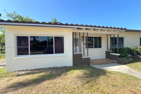 Casa en venta en Homestead, Florida, 5 dormitorios, 148.74 m2 № 1714842 - foto 2