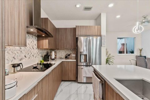 Купить таунхаус в Дорал, Флорида 4 спальни, 221.01м2, № 1974605 - фото 24