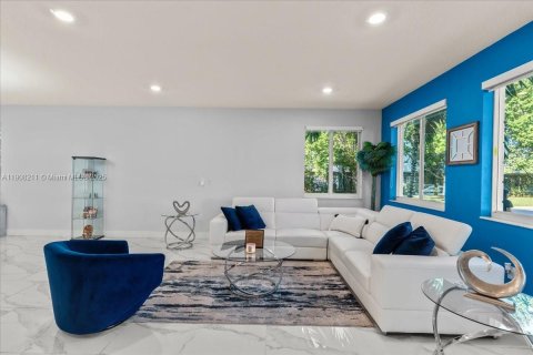 Купить таунхаус в Дорал, Флорида 4 спальни, 221.01м2, № 1974605 - фото 6